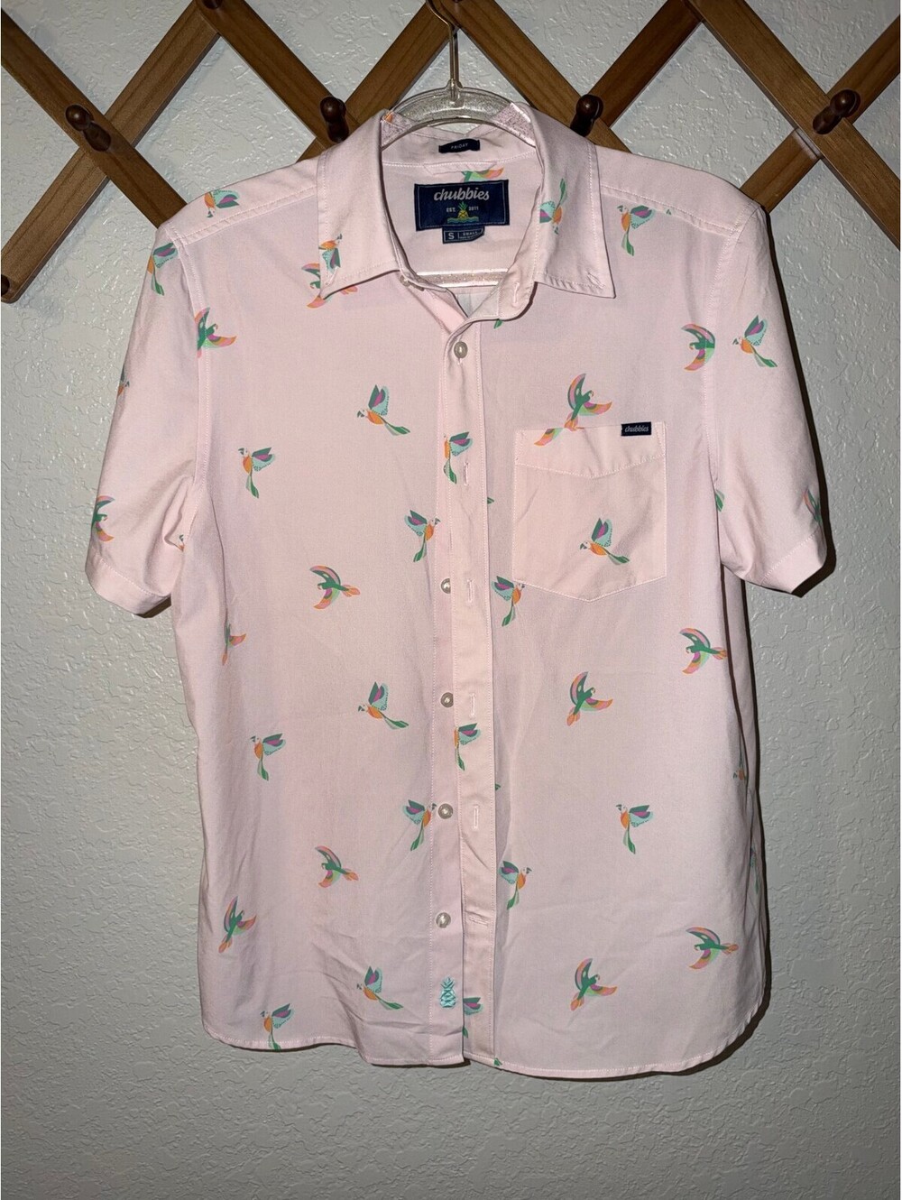 Chubbies Pink Short Sleeve Button-Up Shirt with Bird Print - Small